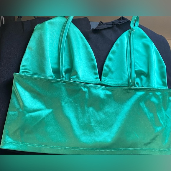 Green Cropped Top Silk - Picture 2 of 4